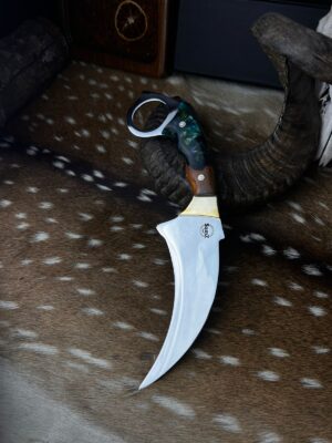 Couteau Karambit avec manche en bois Imbuia et résine verte