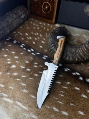 Couteau Shark avec manche en bois serpent