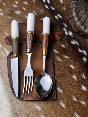 Kit de couverts artisanal 3 pièces – Bois de Guyane et résine blanche avec étui en cuir
