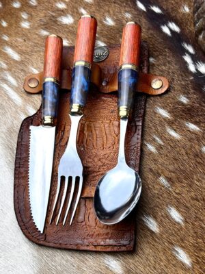 Kit de couverts artisanal 3 pièces – Bois de Guyane et résine bleue avec étui en cuir