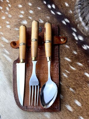 Set de table artisanal – Couteau, fourchette & cuillère en bois de Guyane